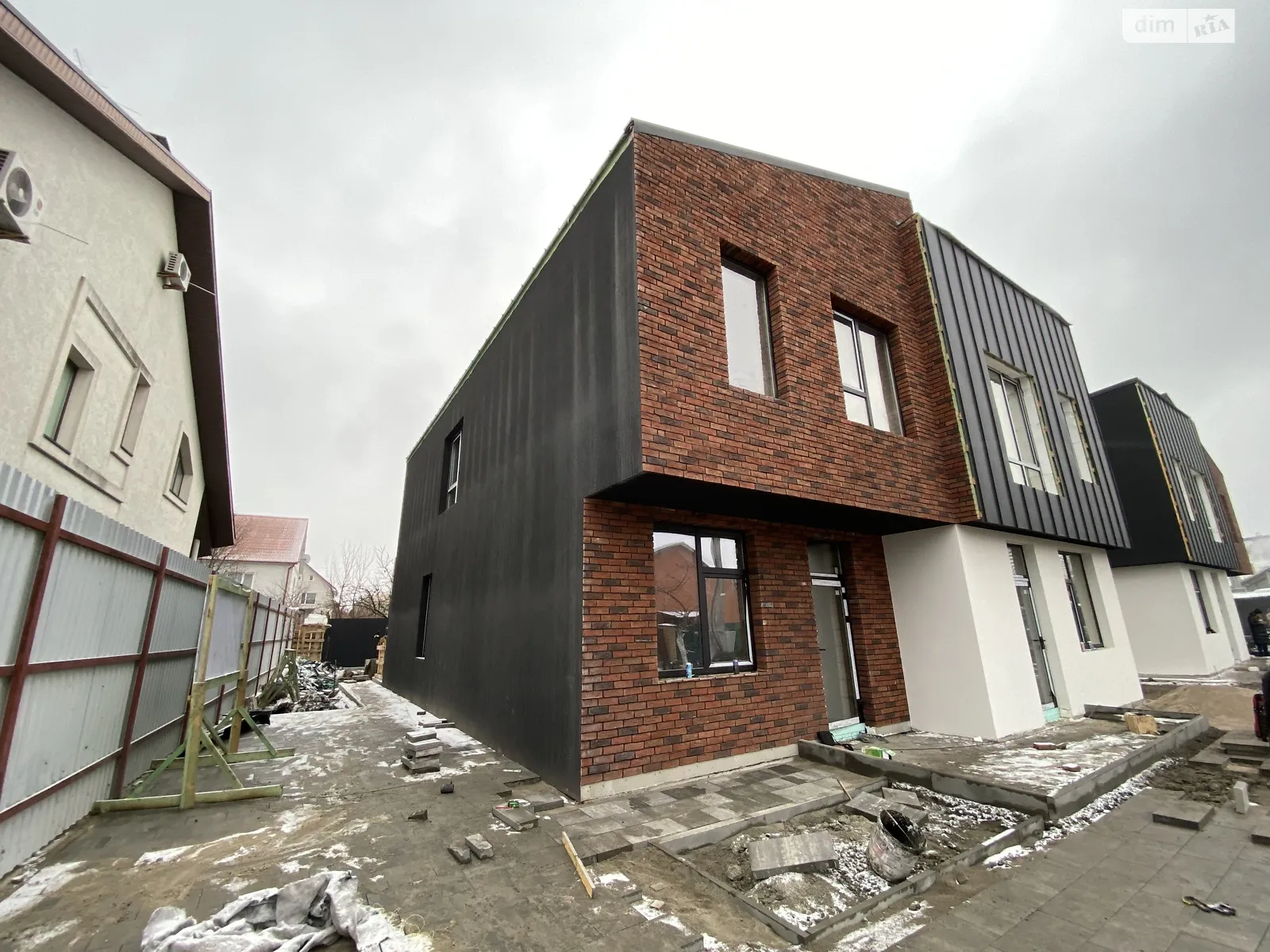 Продается дом на 2 этажа 118 кв. м с террасой, цена: 145000 $ - фото 1