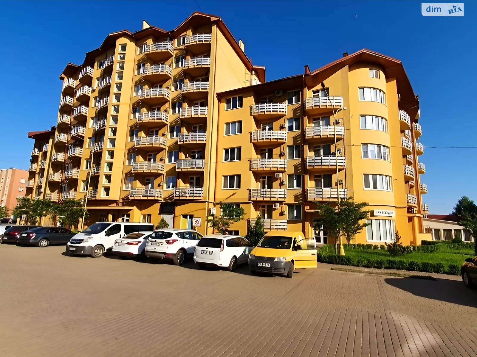 Продается 5-комнатная квартира 181.8 кв. м в Ужгороде, ул. Богомольца, 22 - фото 1