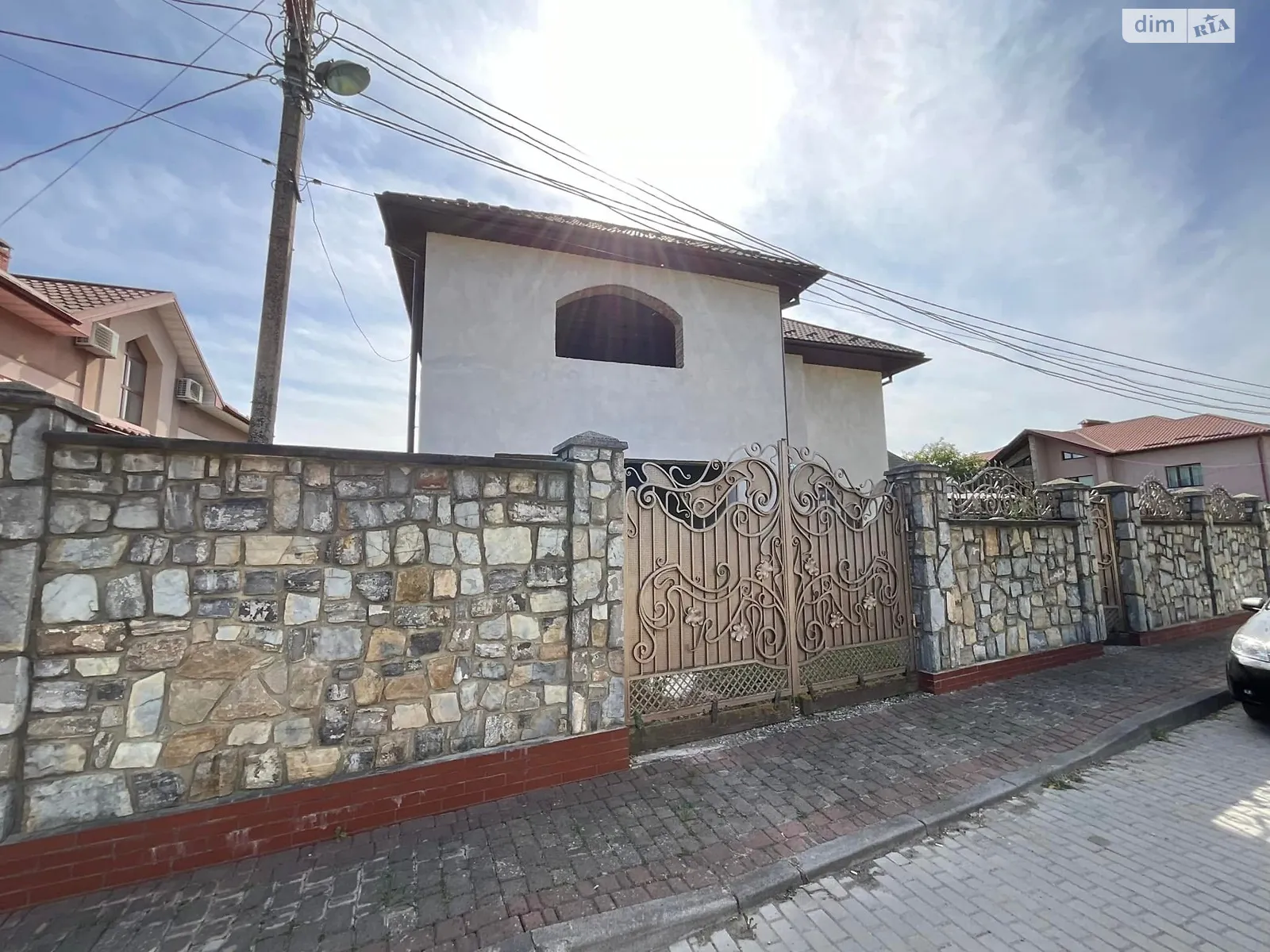 Продается дом на 2 этажа 351 кв. м с балконом, цена: 500 $ - фото 1