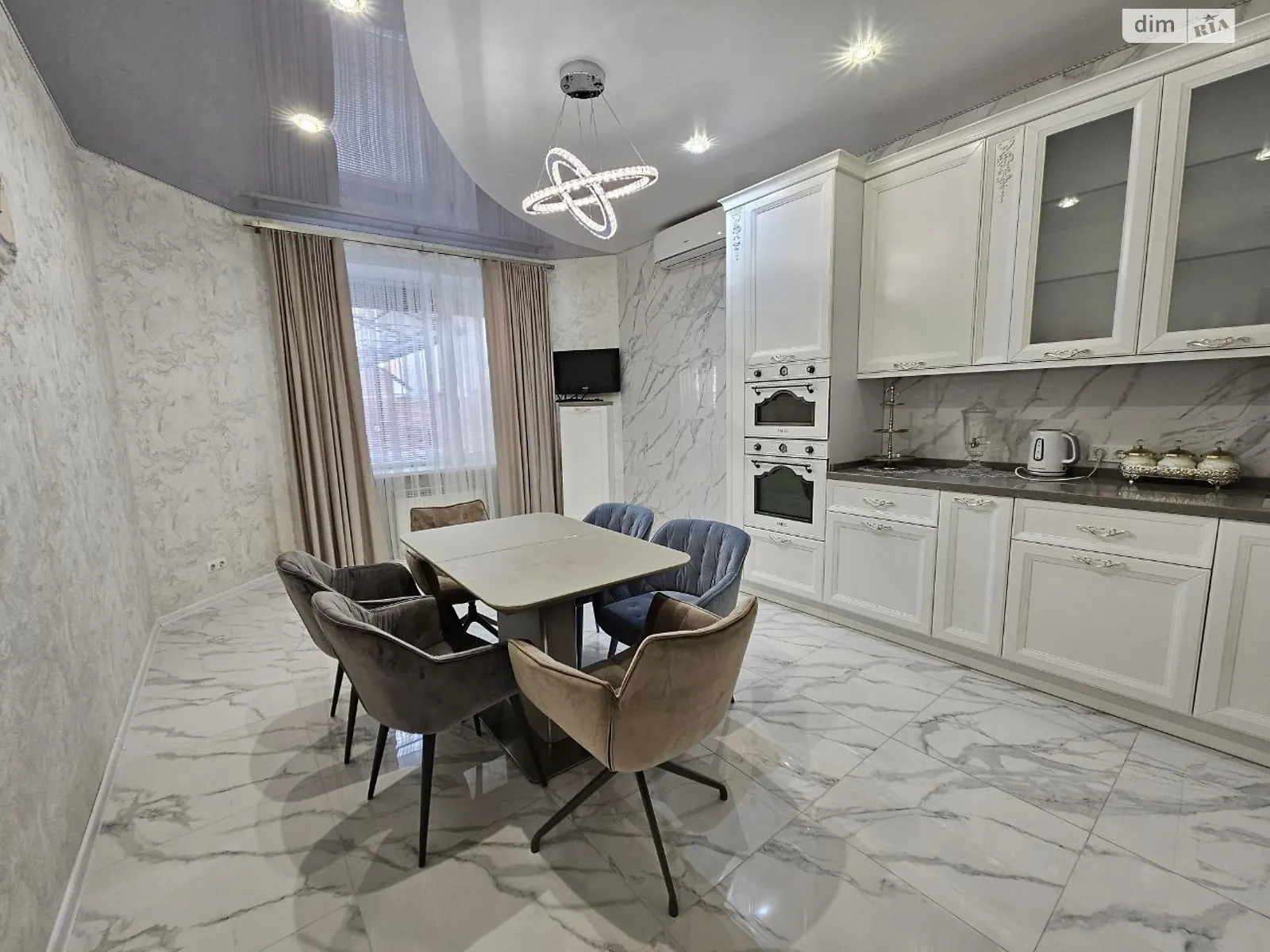 Продается дом на 2 этажа 212.6 кв. м с балконом, цена: 178000 $ - фото 1
