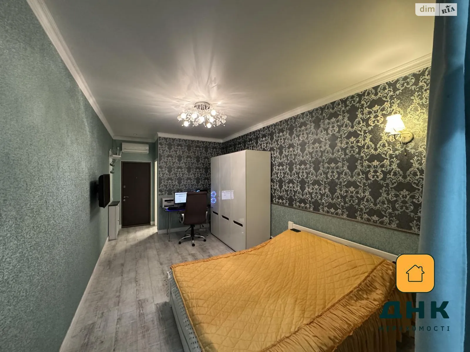 Продается 2-комнатная квартира 78 кв. м в Одессе, ул. Литературная, 8 - фото 1