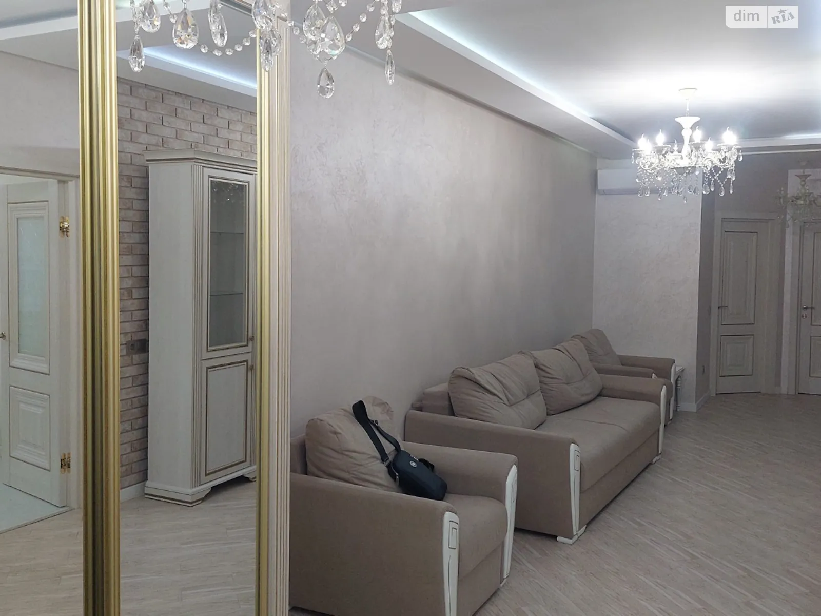 Продається 2-кімнатна квартира 100 кв. м у Мукачеві, вул. Юрія Герца, 8 - фото 1