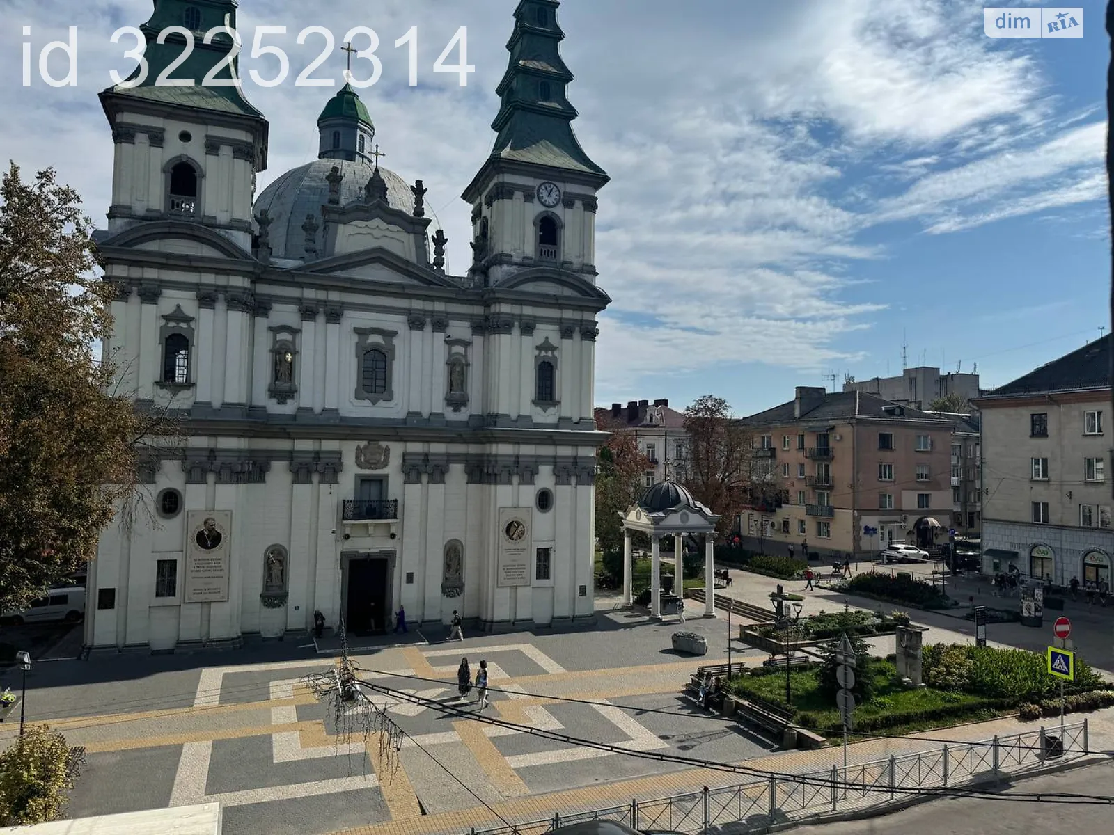 1-комнатная квартира 42 кв. м в Тернополе, ул. Листопадовая - фото 1
