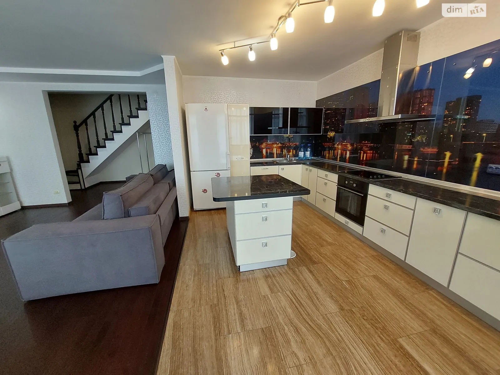 ул. Юлии Здановской(Михаила Ломоносова), 54 Голосеевский Киев Выставочный центр - фото 1