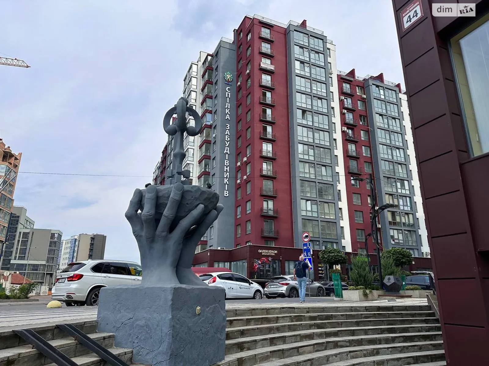 Продается 1-комнатная квартира 41 кв. м в Ивано-Франковске, ул. Княгинин, 44 - фото 1