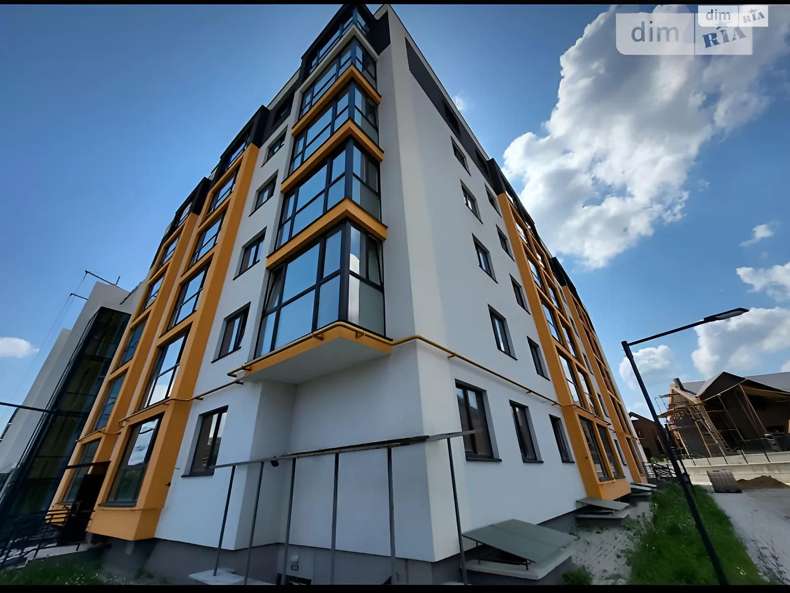 Продается 1-комнатная квартира 42 кв. м в Березиной, ул. Радужная - фото 1