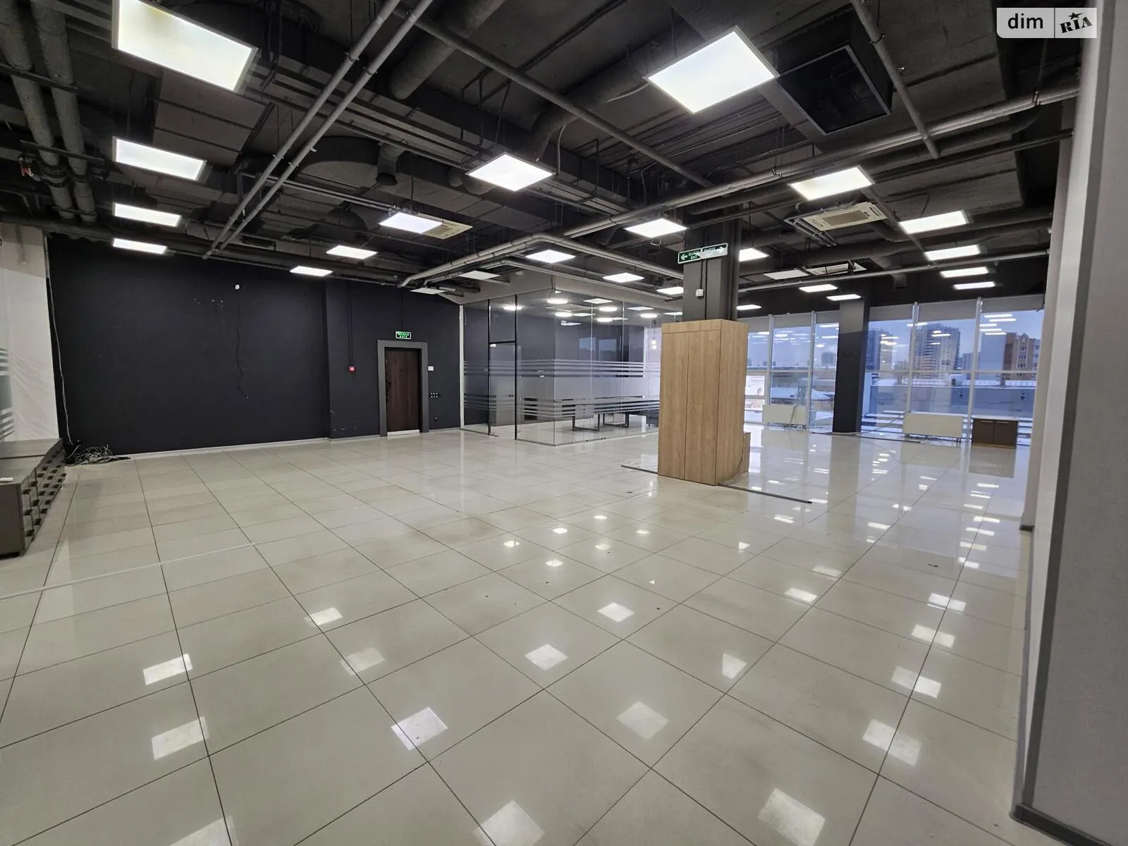 Здається в оренду офіс 350 кв. м в бізнес-центрі, цена: 5600 $ - фото 1