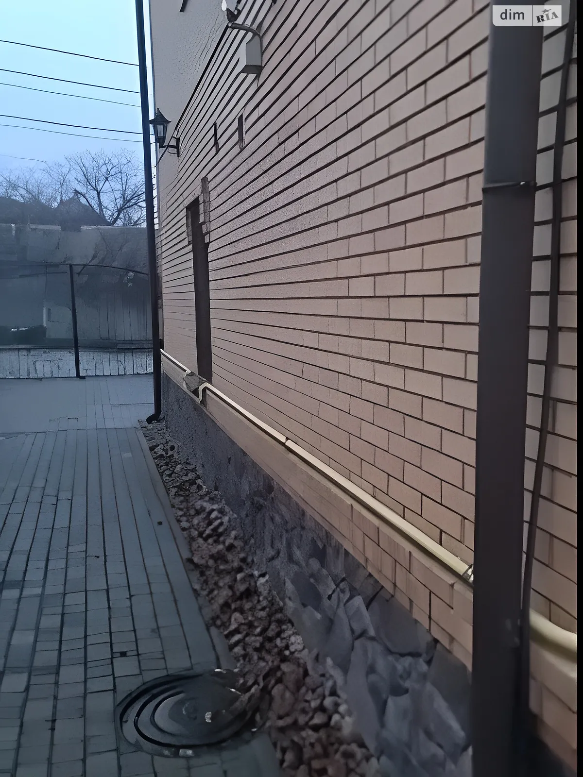 Сдается в аренду дом на 3 этажа 350 кв. м с подвалом, цена: 3650 $ - фото 1