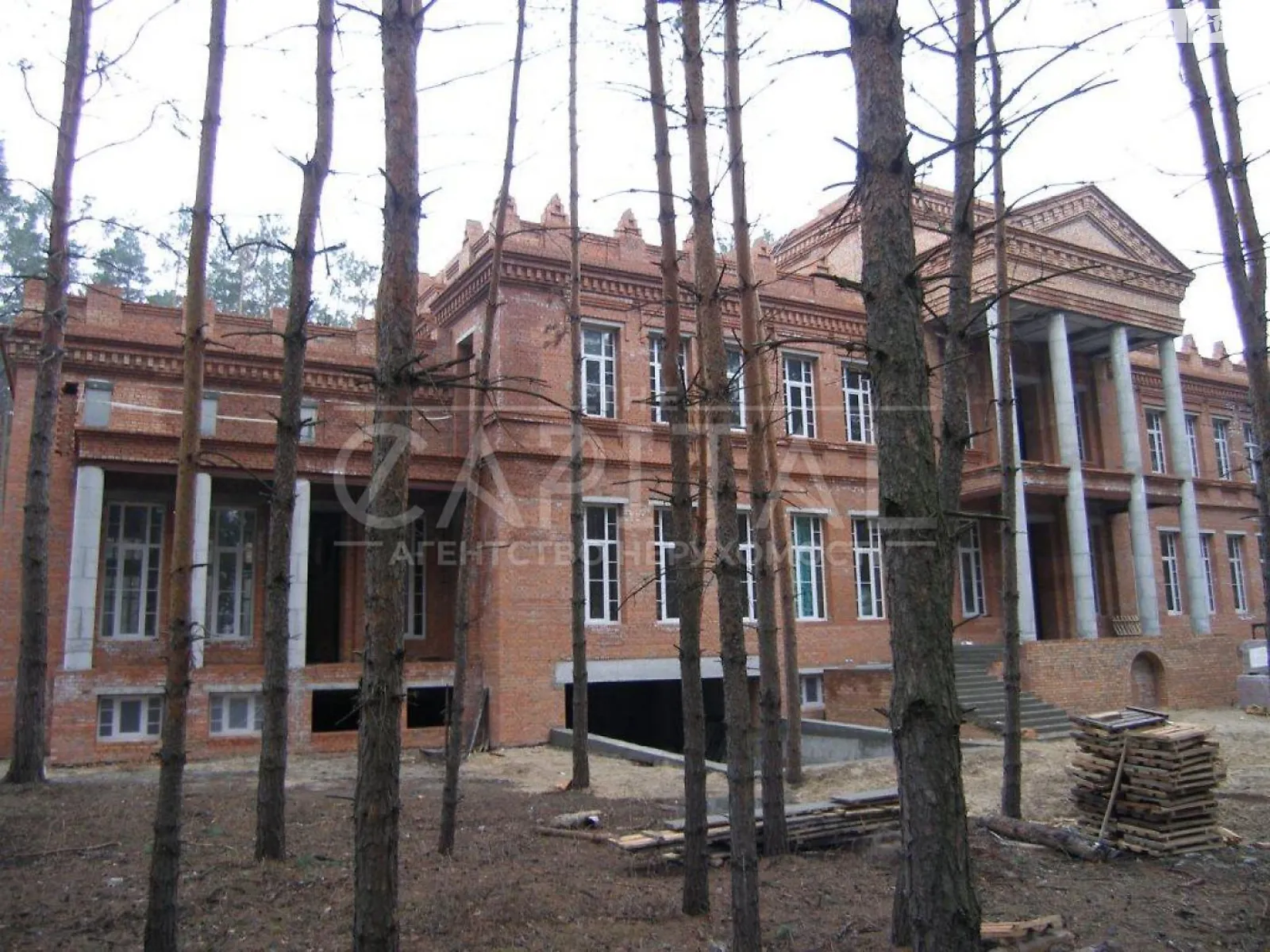 Продается дом на 3 этажа 3200 кв. м с садом, цена: 790000 $ - фото 1