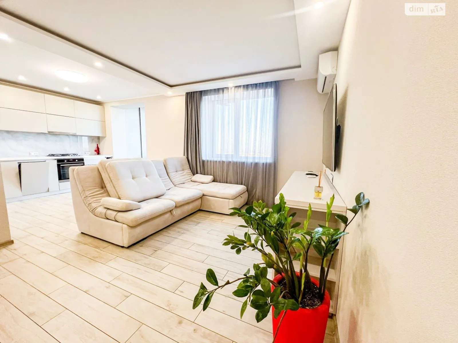 Продается 1-комнатная квартира 91.3 кв. м в Слобожанском, цена: 105000 $ - фото 1