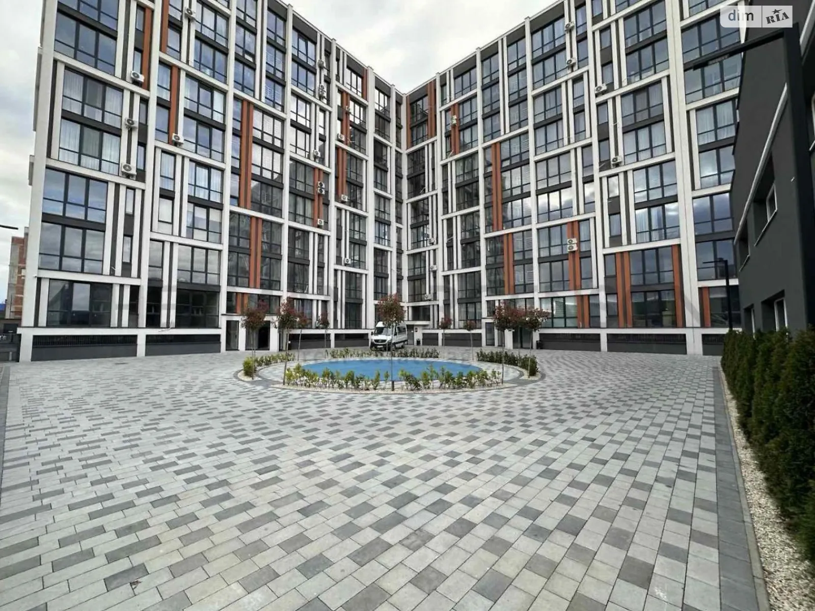 Продається 2-кімнатна квартира 72.5 кв. м у Ужгороді - фото 1