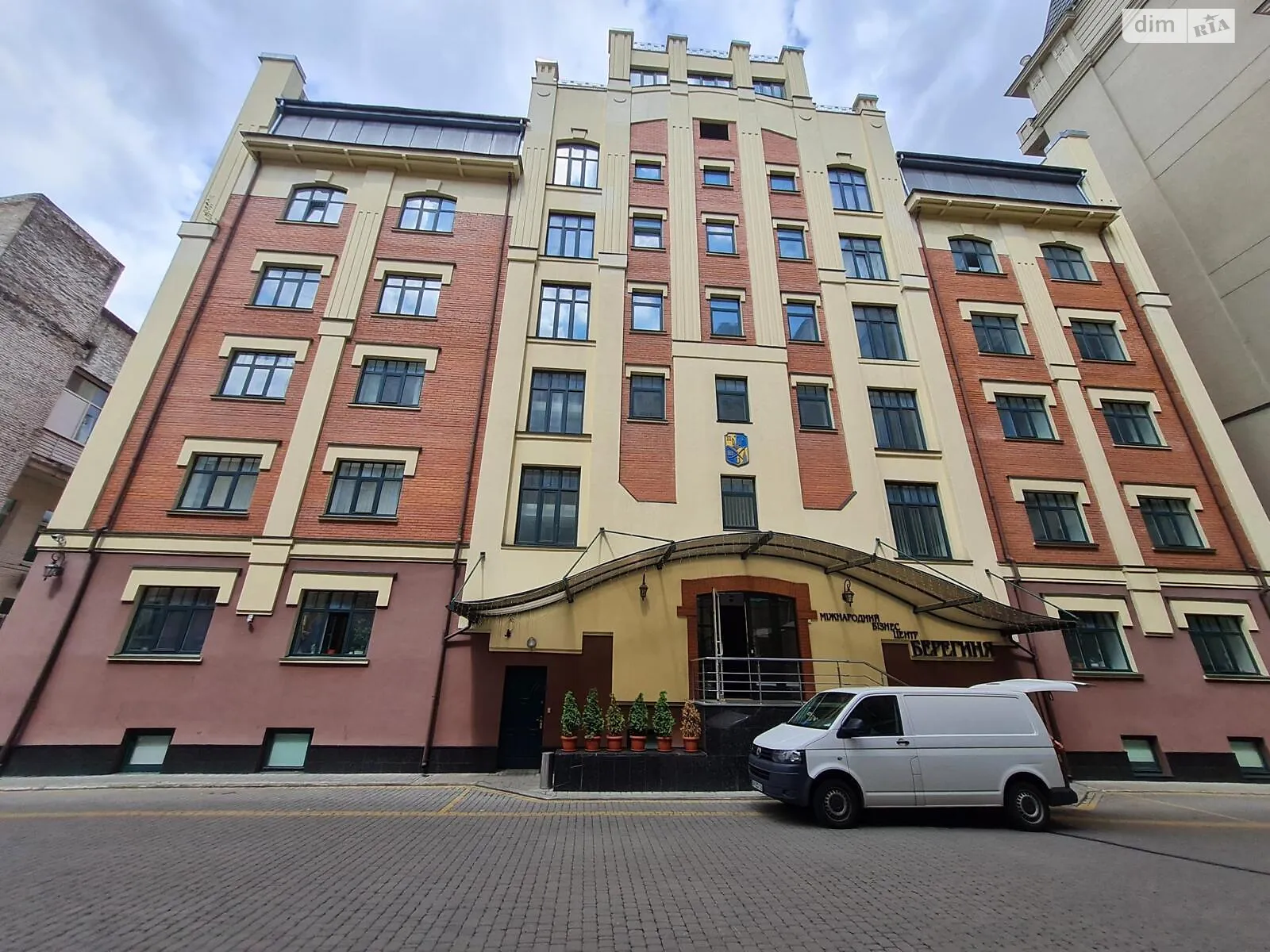 Сдается в аренду офис 327 кв. м в бизнес-центре, цена: 196200 грн - фото 1