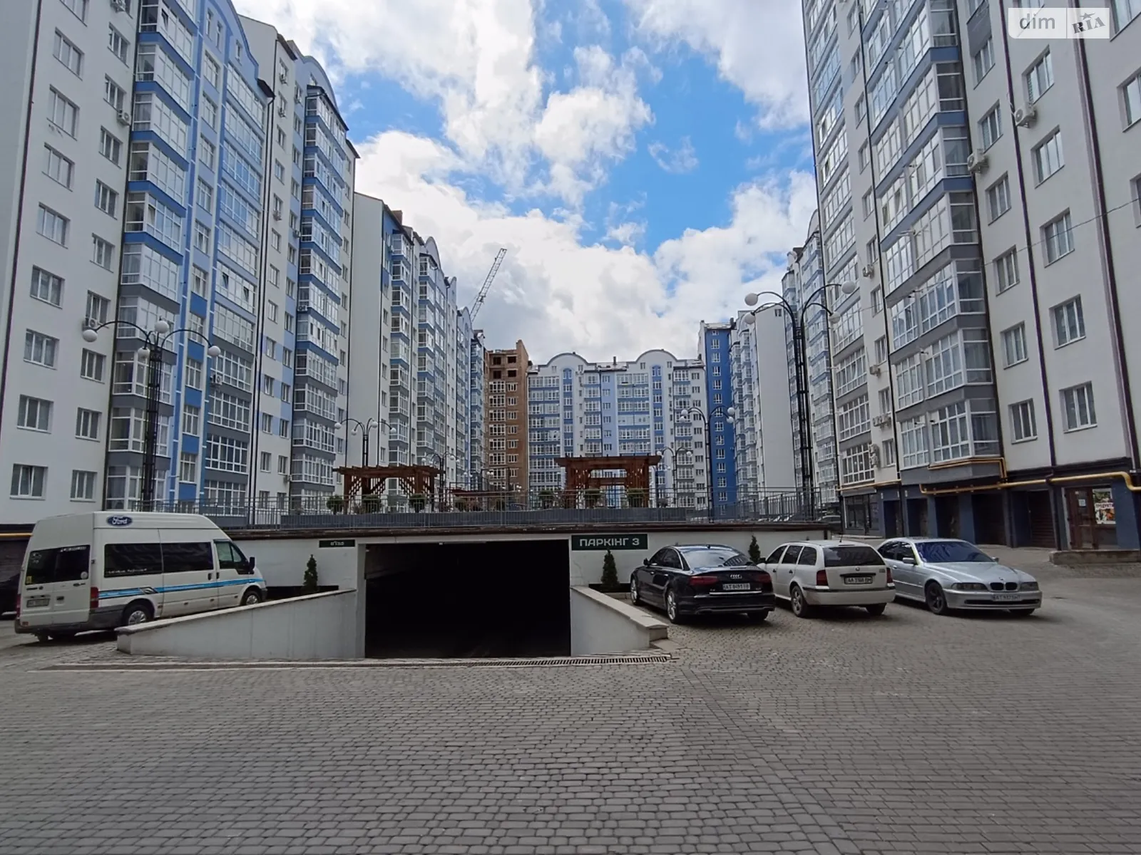 Продается 2-комнатная квартира 67.5 кв. м в Ивано-Франковске, ул. Высочана Семена - фото 1
