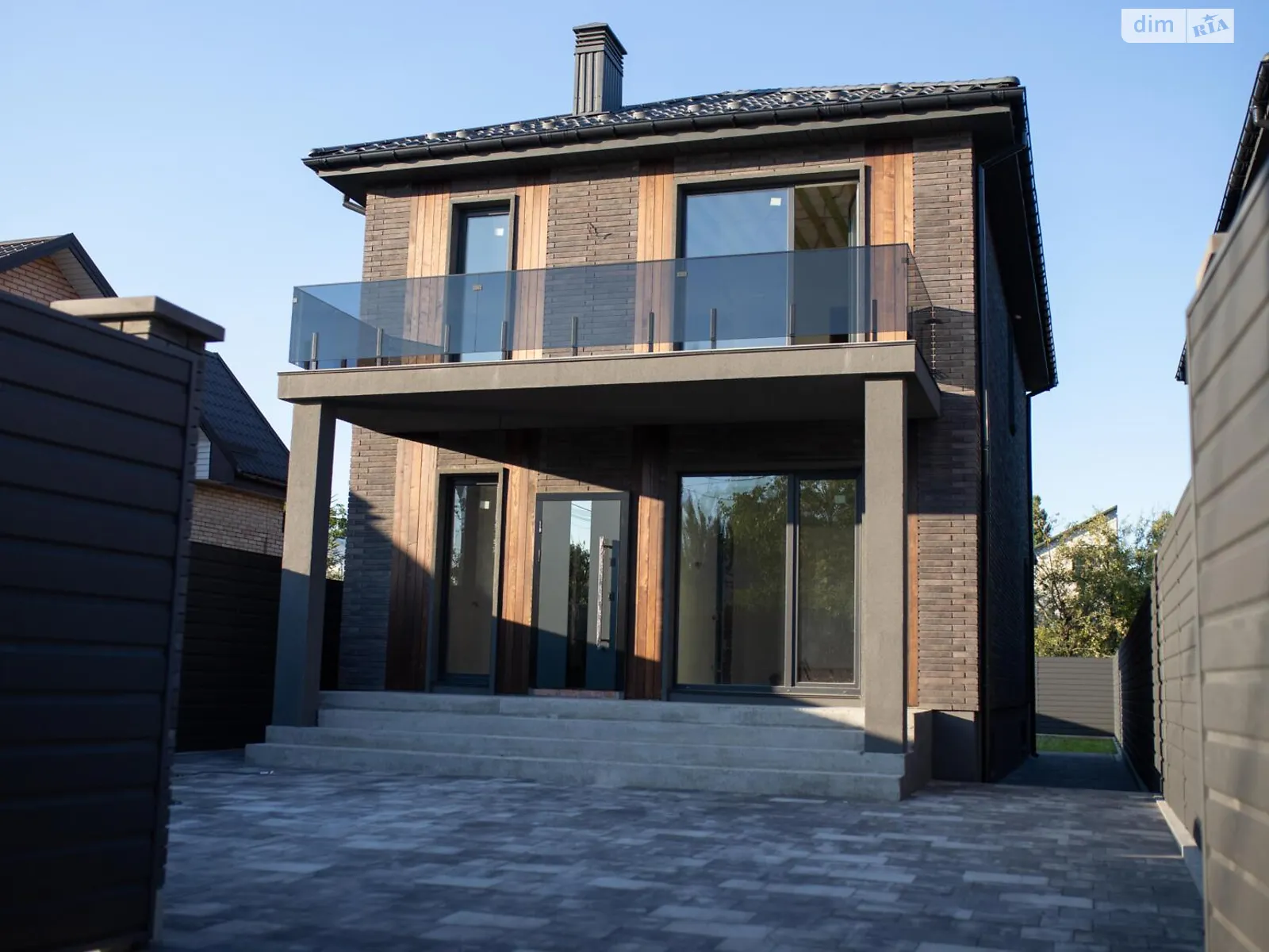 Продається будинок 3 поверховий 210 кв. м з гаражем, цена: 285000 $ - фото 1