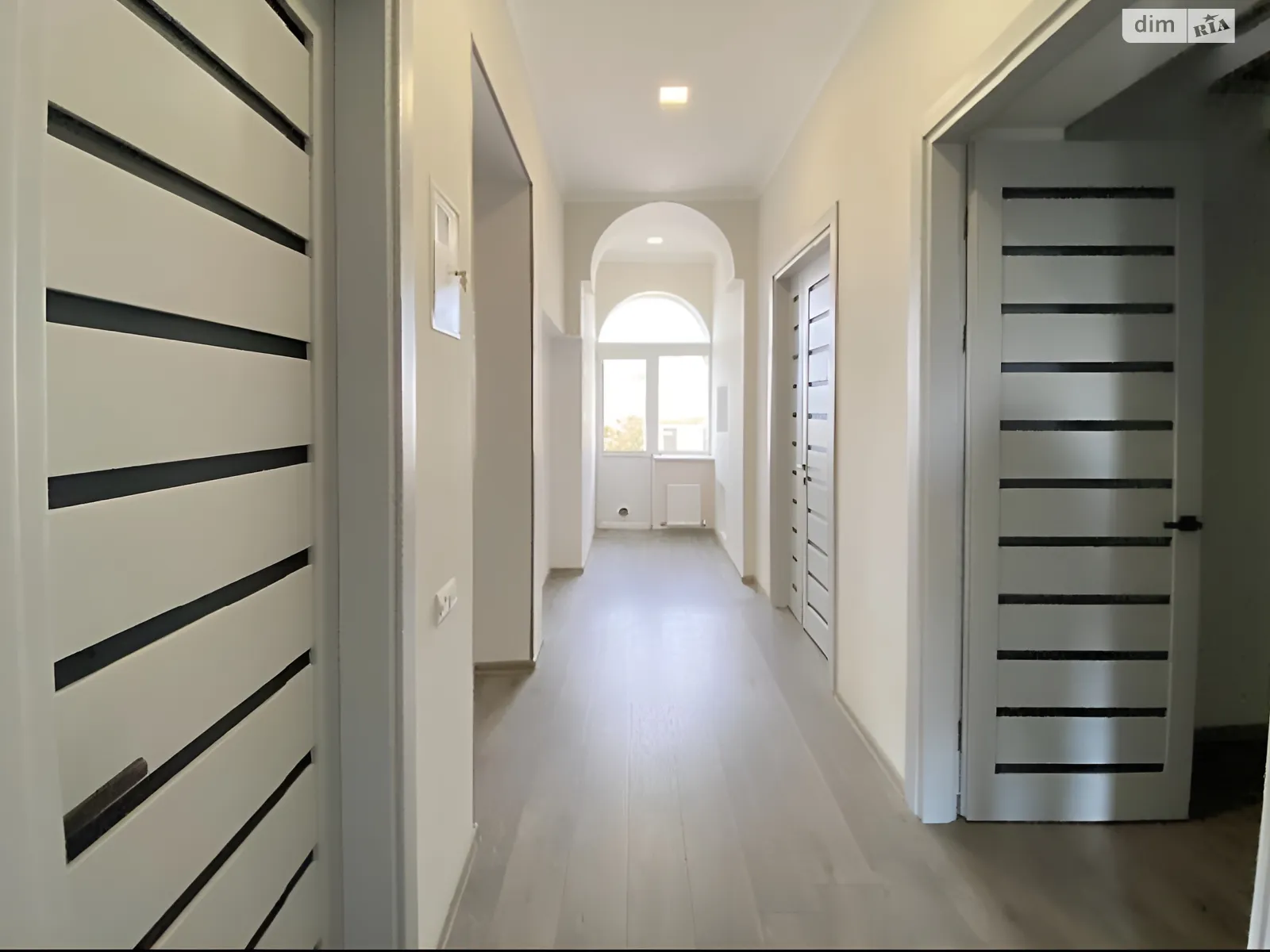 Сдается в аренду офис 120 кв. м в бизнес-центре, цена: 52000 грн - фото 1