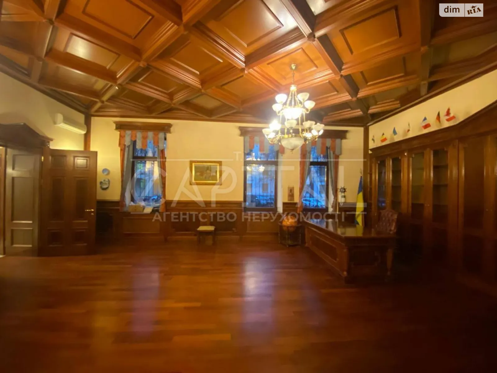 Здається в оренду офіс 215 кв. м в бізнес-центрі, цена: 4000 $ - фото 1