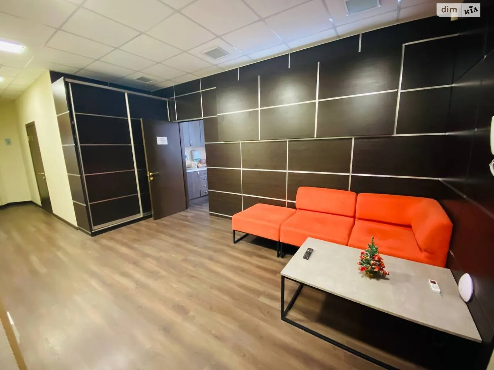 Здається в оренду офіс 47 кв. м в бізнес-центрі, цена: 40000 грн - фото 1