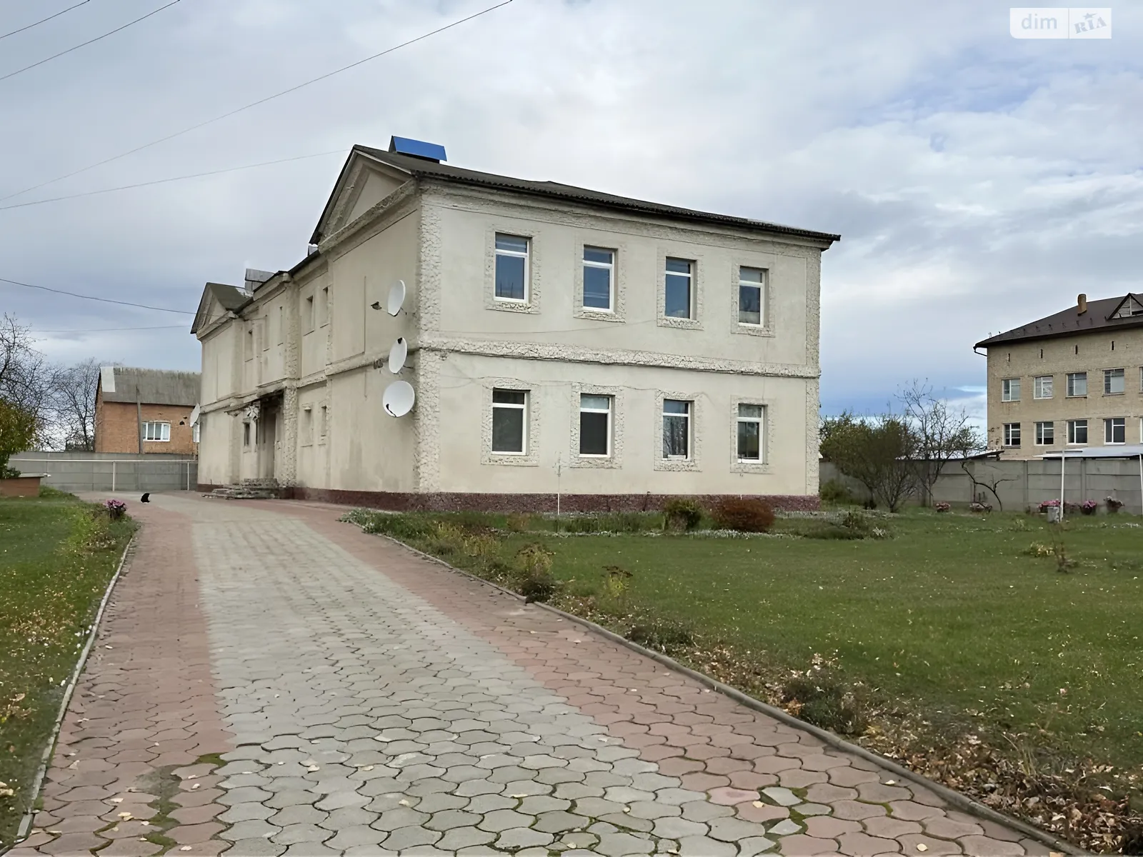 Продается 3-комнатная квартира 122 кв. м в Хотине, ул. Свято-Покровская - фото 1
