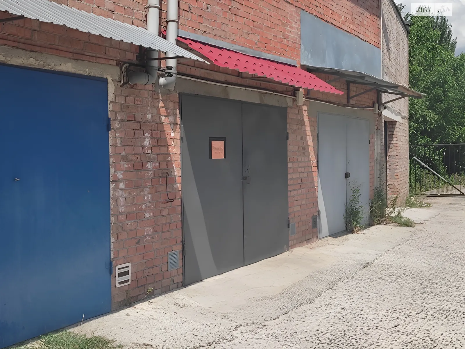 Продається місце в гаражному кооперативі під легкове авто на 18 кв. м, цена: 9500 $ - фото 1