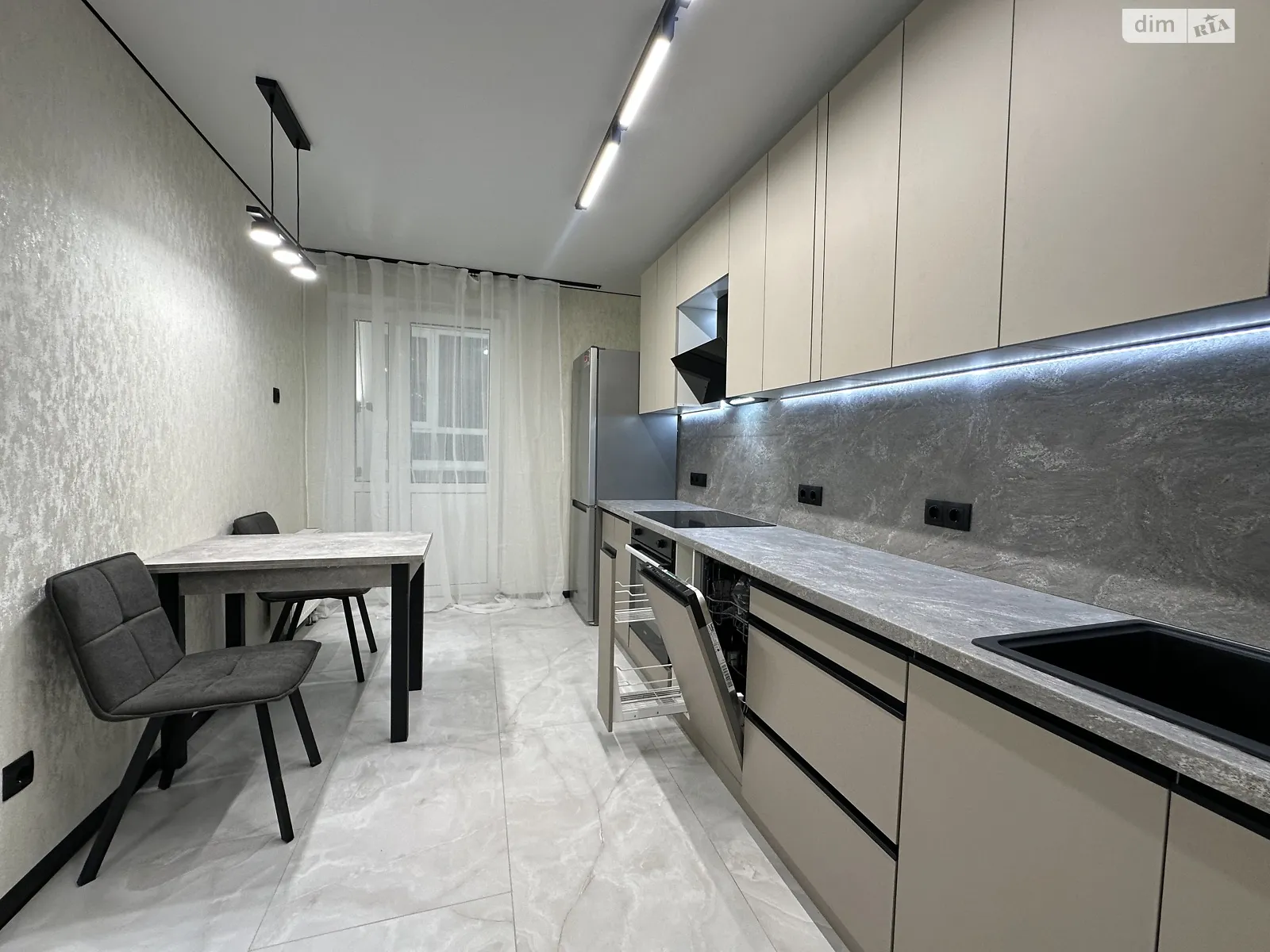 Продается 1-комнатная квартира 43 кв. м в Броварах, ул. Металлургов, 35 - фото 1