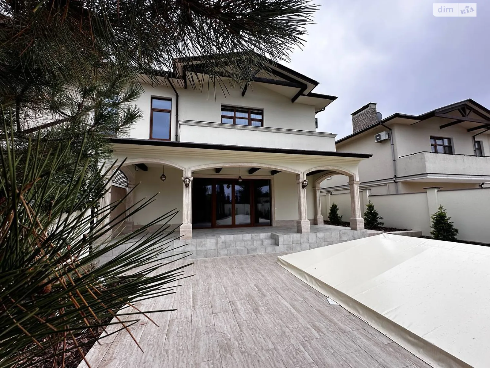 Продается дом на 2 этажа 327.4 кв. м с бассейном, цена: 850000 $ - фото 1