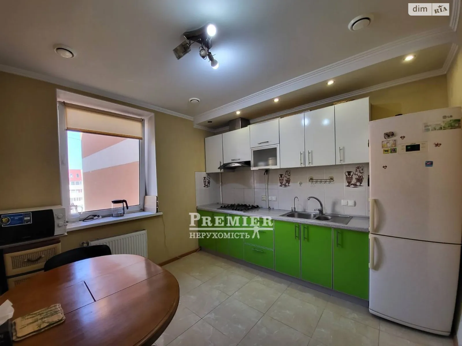 Продається 2-кімнатна квартира 72.9 кв. м у Одесі, вул. Старицького - фото 1