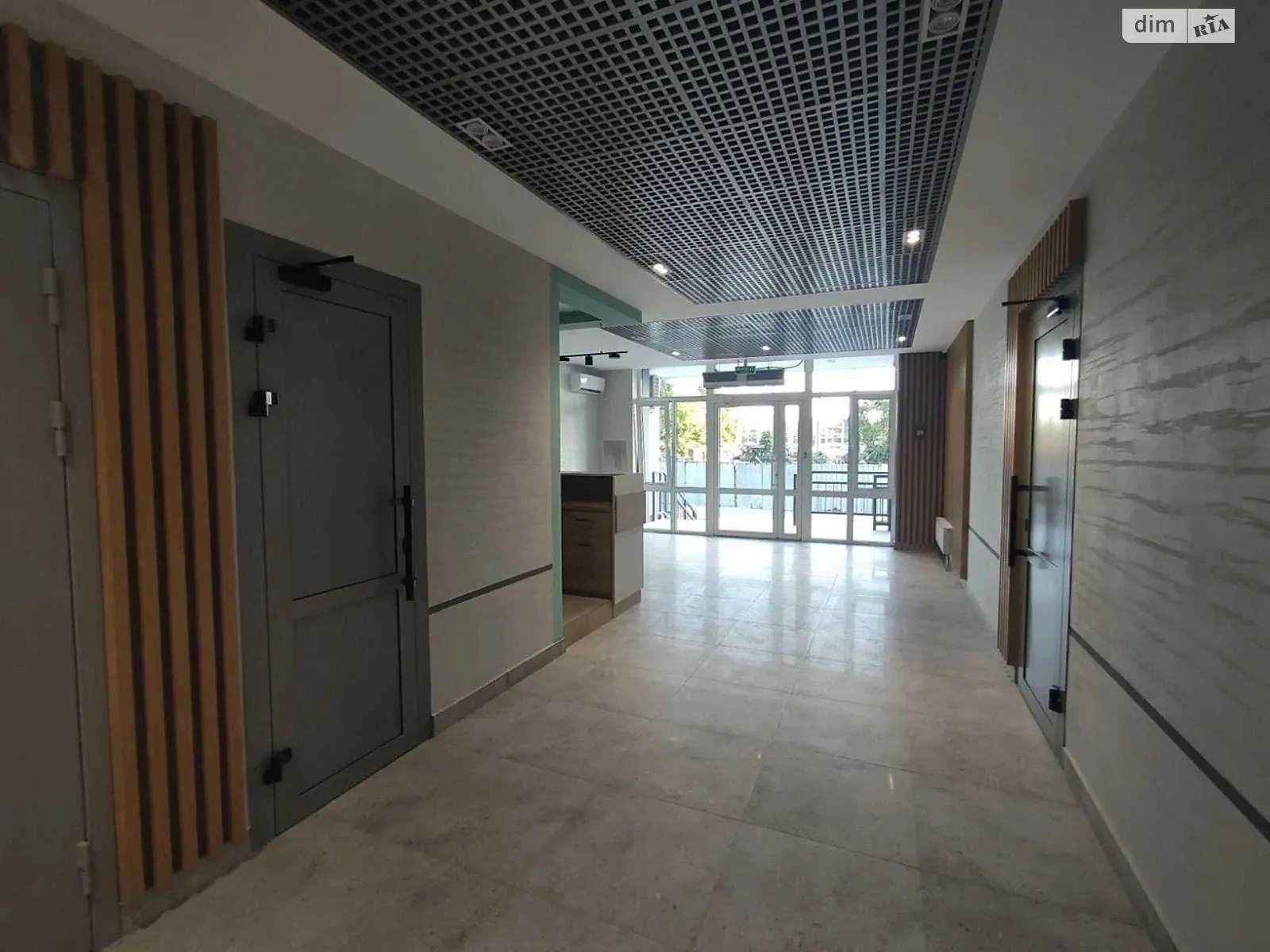 Продается 1-комнатная квартира 44 кв. м в Одессе, ул. Варненская, 27А/3 - фото 1