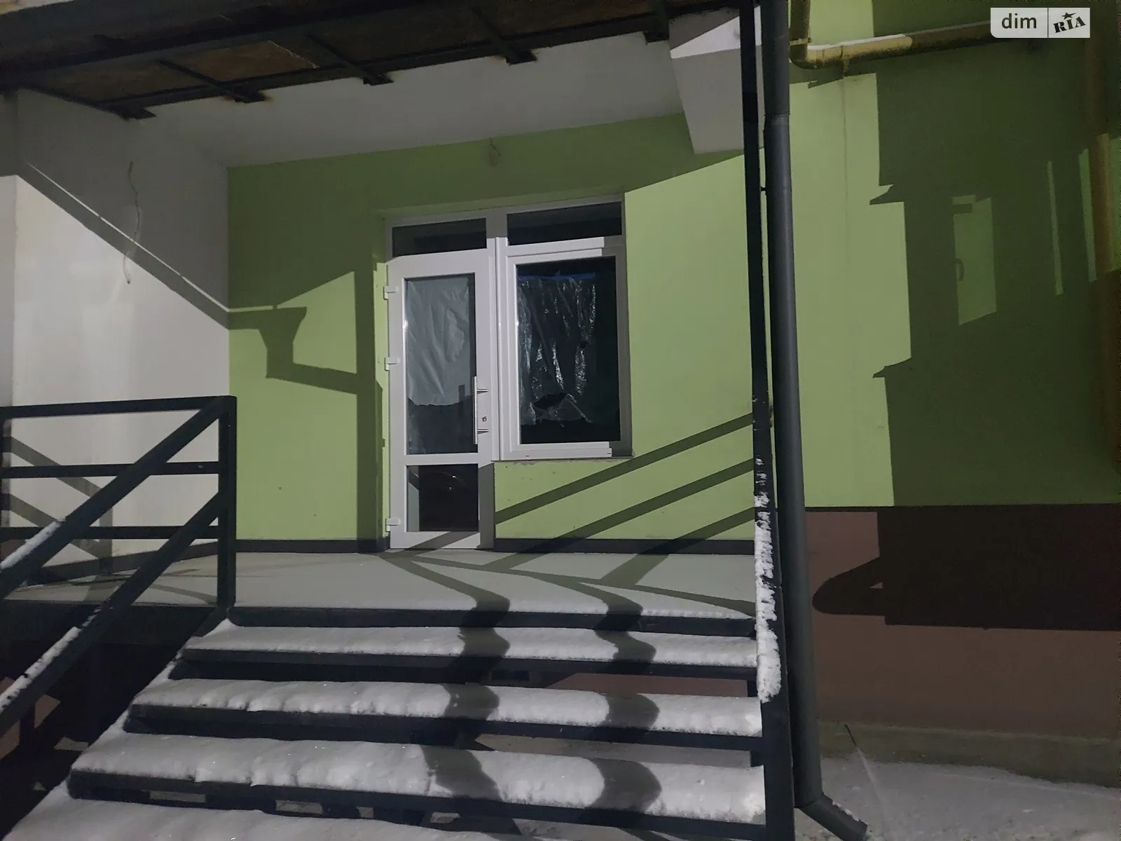 Сдается в аренду офис 47 кв. м в бизнес-центре, цена: 200 $ - фото 1