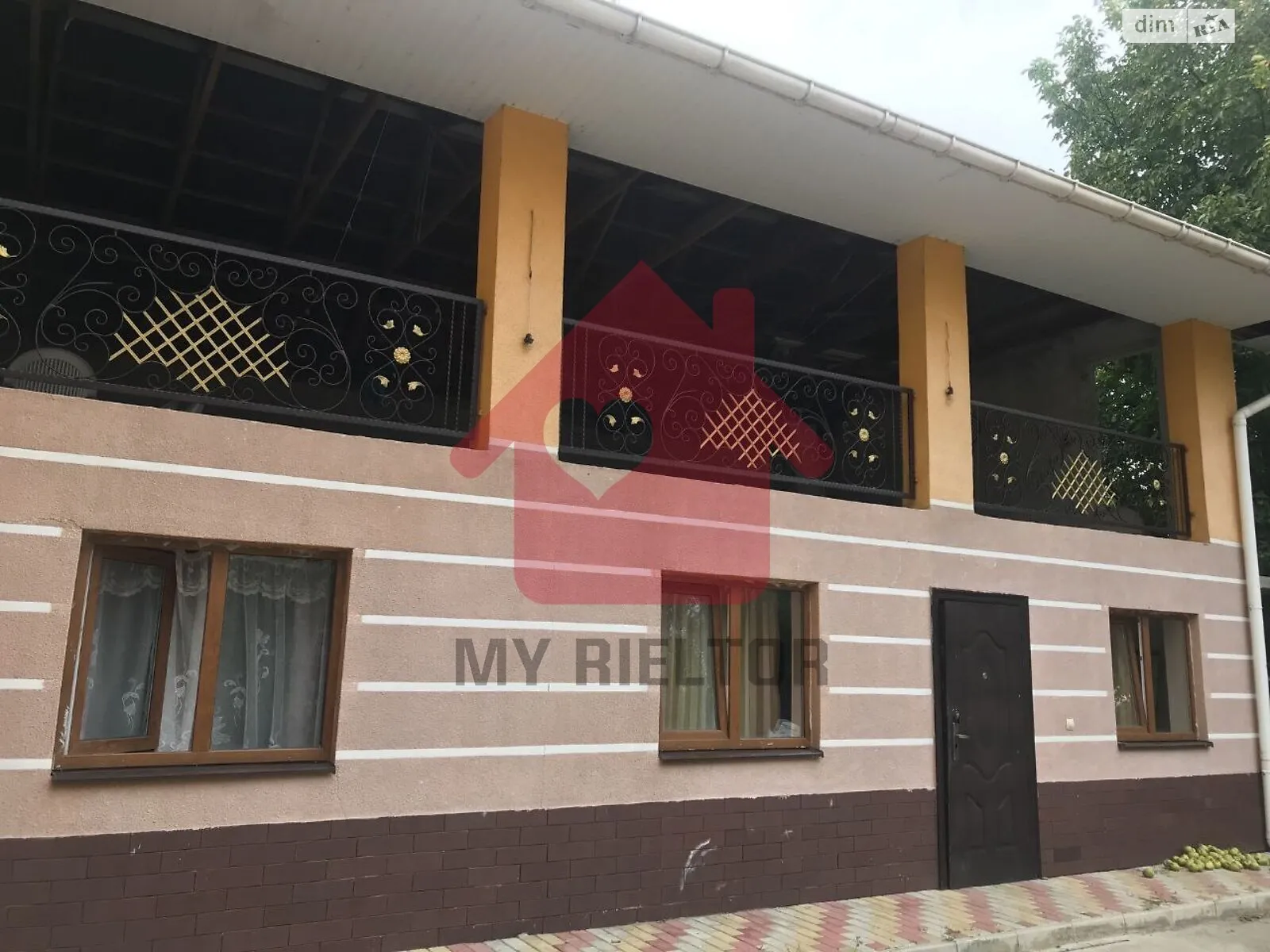 Продается дом на 3 этажа 428 кв. м с бассейном, цена: 525000 € - фото 1