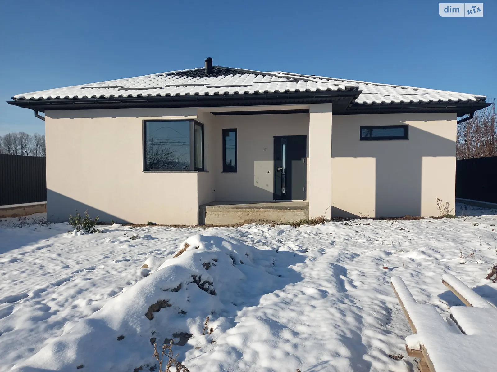 Продається одноповерховий будинок 106 кв. м з балконом, цена: 95000 $ - фото 1