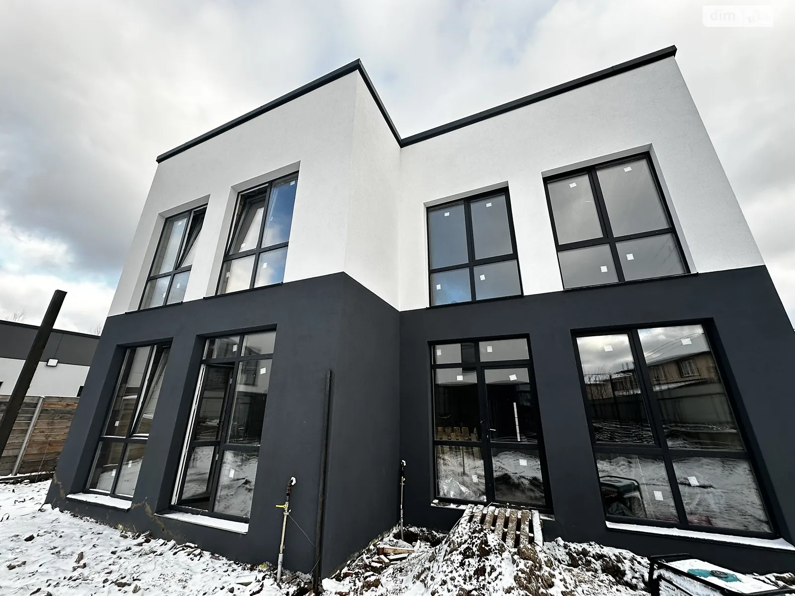 Продається частина будинку 110 кв. м з гаражем, цена: 110000 $ - фото 1