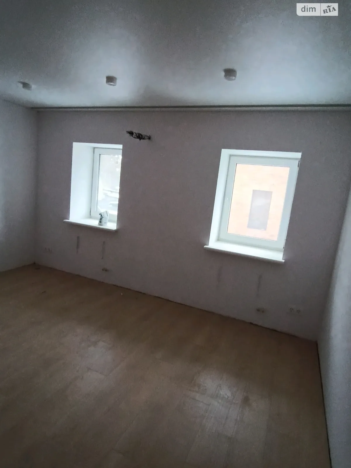 Продается дом на 2 этажа 90 кв. м с бассейном, цена: 95000 $ - фото 1