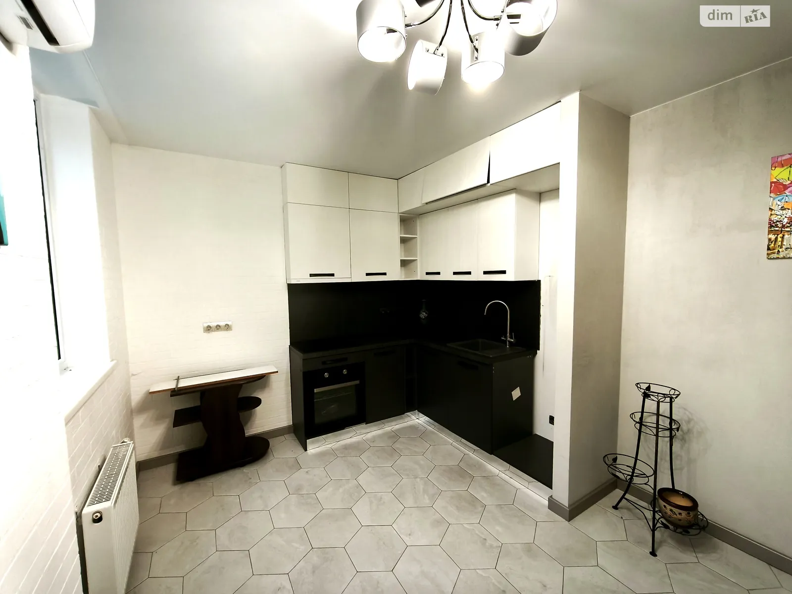 Продается 2-комнатная квартира 58 кв. м в Киеве, ул. Клавдиевская, 40Е - фото 1