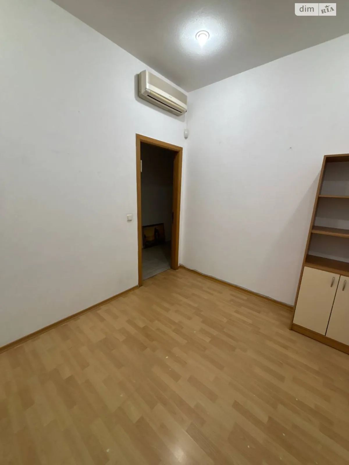 Сдается в аренду офис 16 кв. м в бизнес-центре, цена: 8000 грн - фото 1