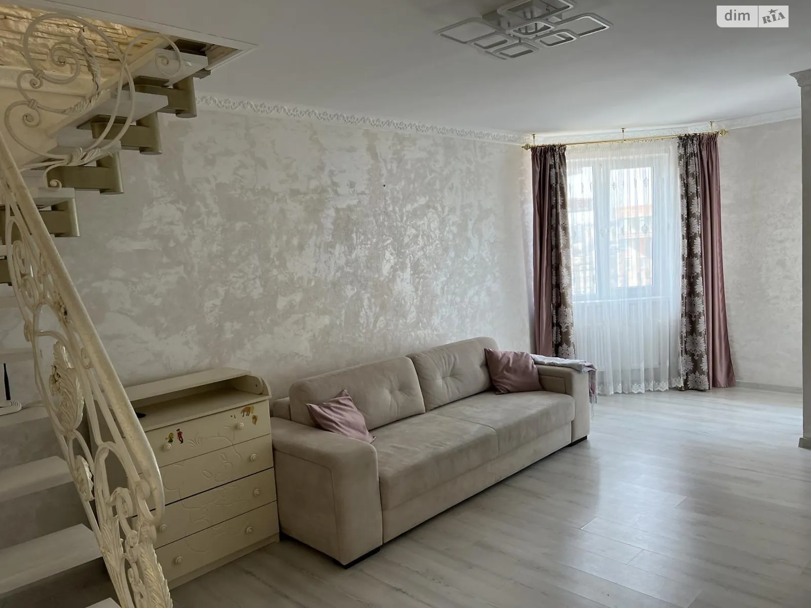 Продається 2-кімнатна квартира 92.1 кв. м у Львові, вул. Лінкольна Авраама, 6 - фото 1