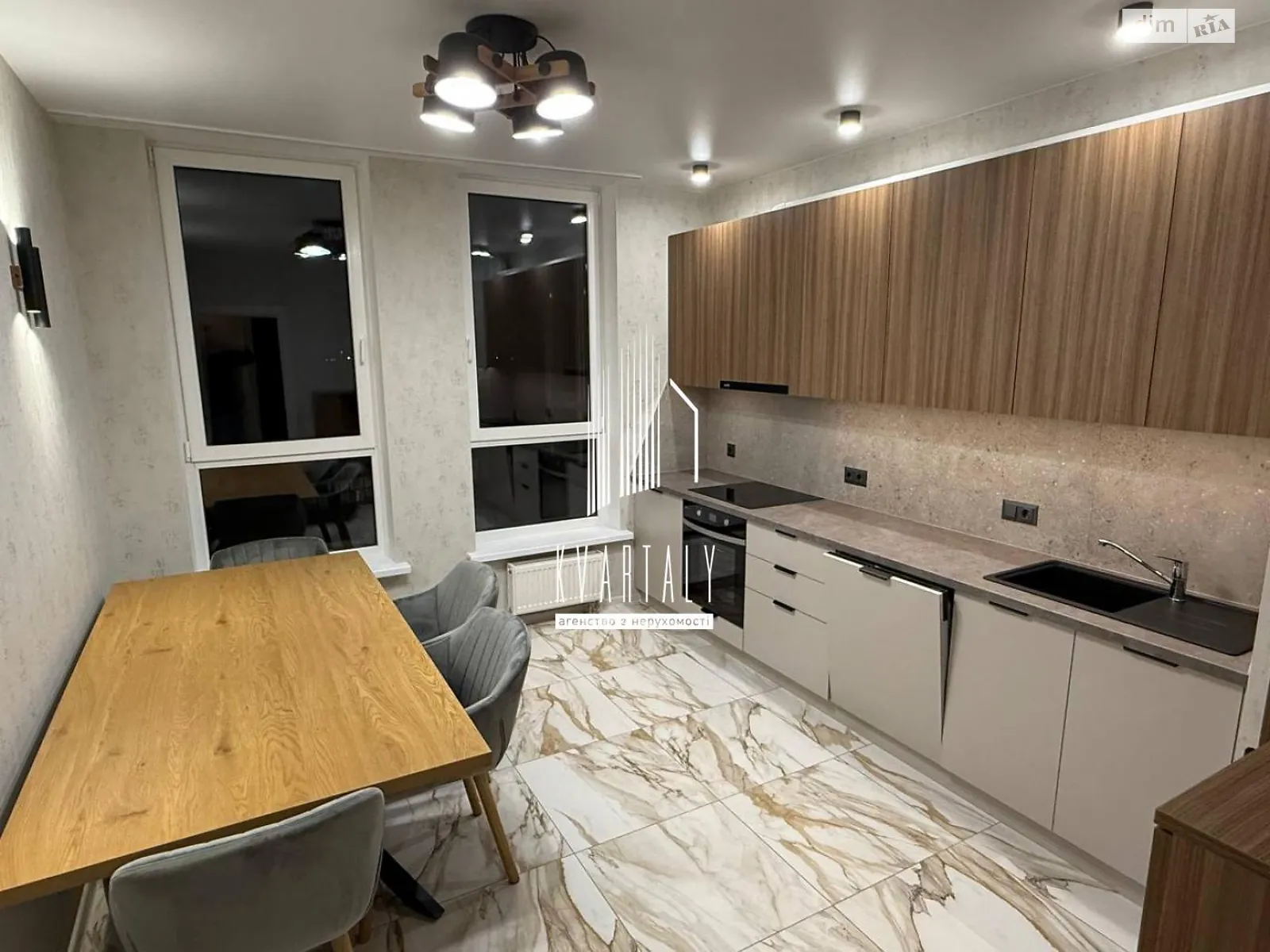 Продается 1-комнатная квартира 63 кв. м в Киеве, ул. Бердника Олеся, 1Г - фото 1