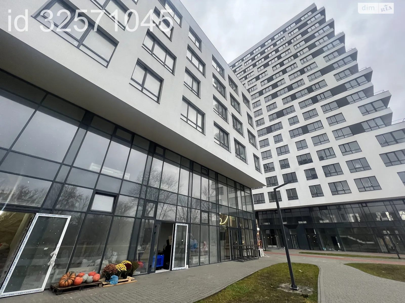 Здається в оренду приміщення вільного призначення 56 кв. м в 6-поверховій будівлі, цена: 853 $ - фото 1