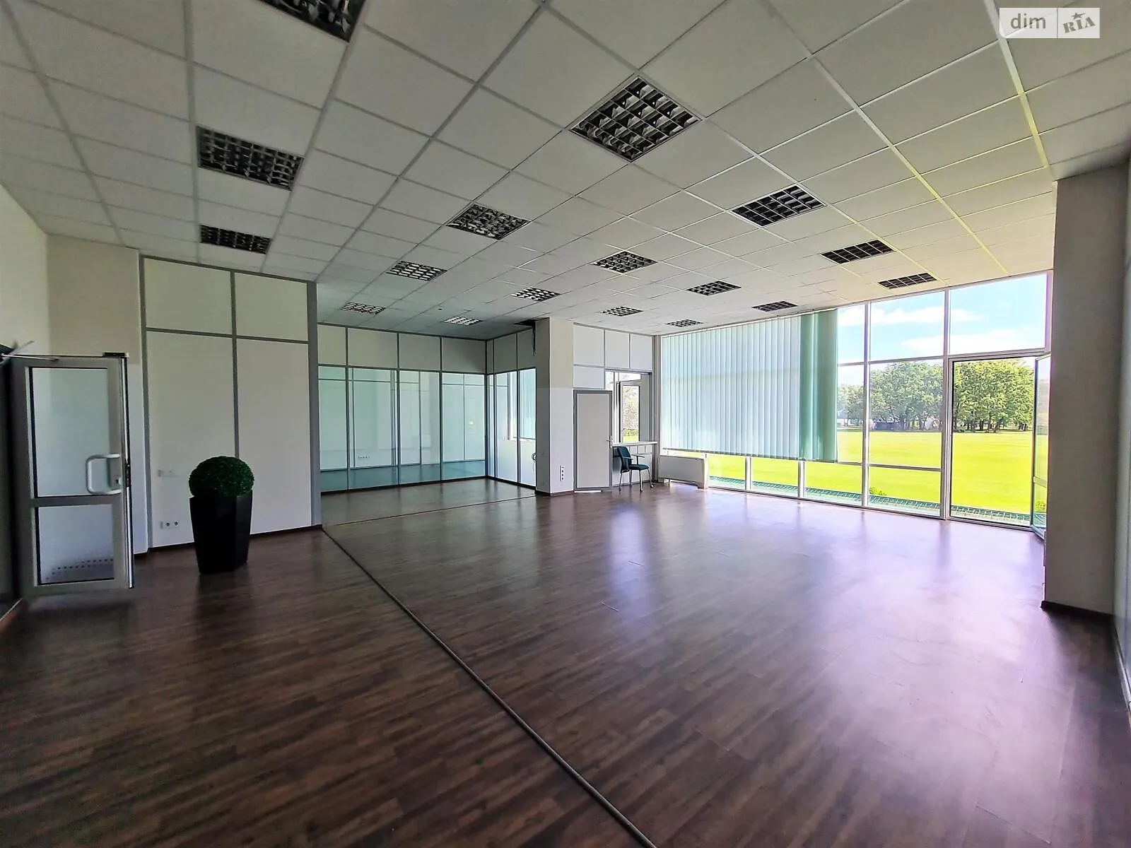 Сдается в аренду офис 385 кв. м в бизнес-центре, цена: 6160 $ - фото 1