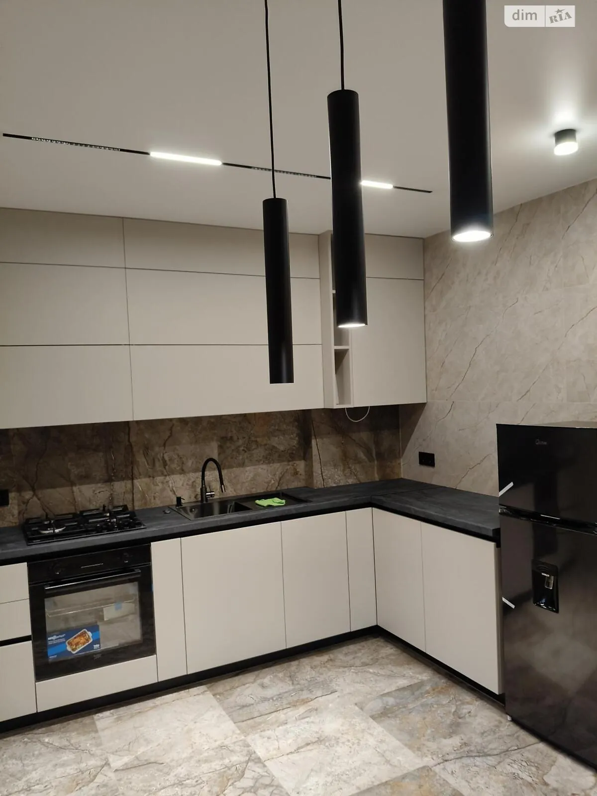 Продается 2-комнатная квартира 65 кв. м в Ровно, ул. Елены Телиги - фото 1