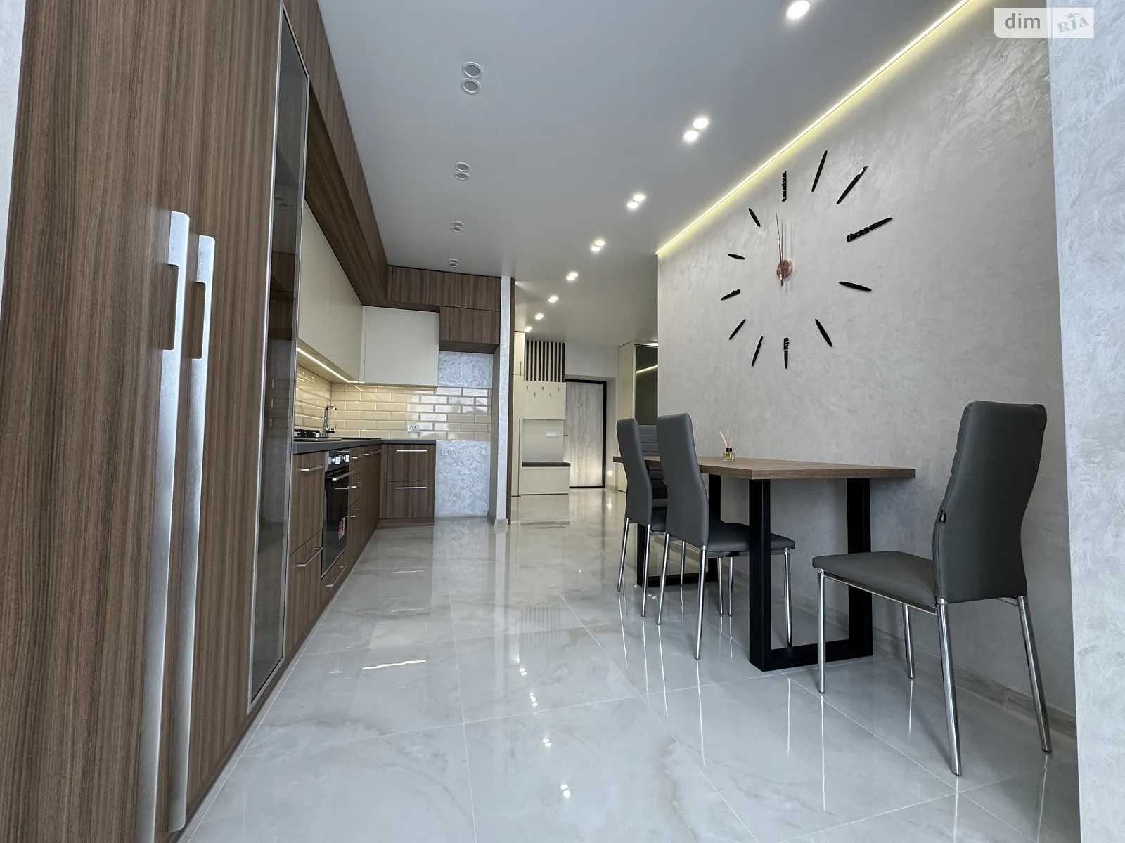 Продается 1-комнатная квартира 43 кв. м в Ивано-Франковске, ул. Высочана Семена, 18 - фото 1