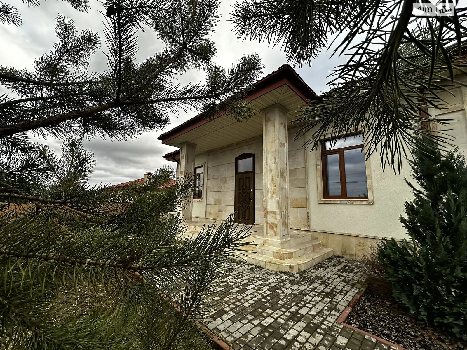 Продается одноэтажный дом 250 кв. м с камином, цена: 260000 $ - фото 1
