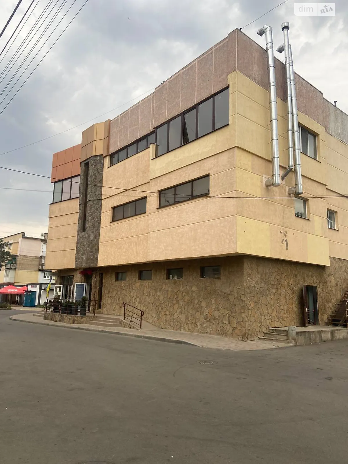 Продается помещения свободного назначения 1100 кв. м в 4-этажном здании, цена: 3499100 $ - фото 1