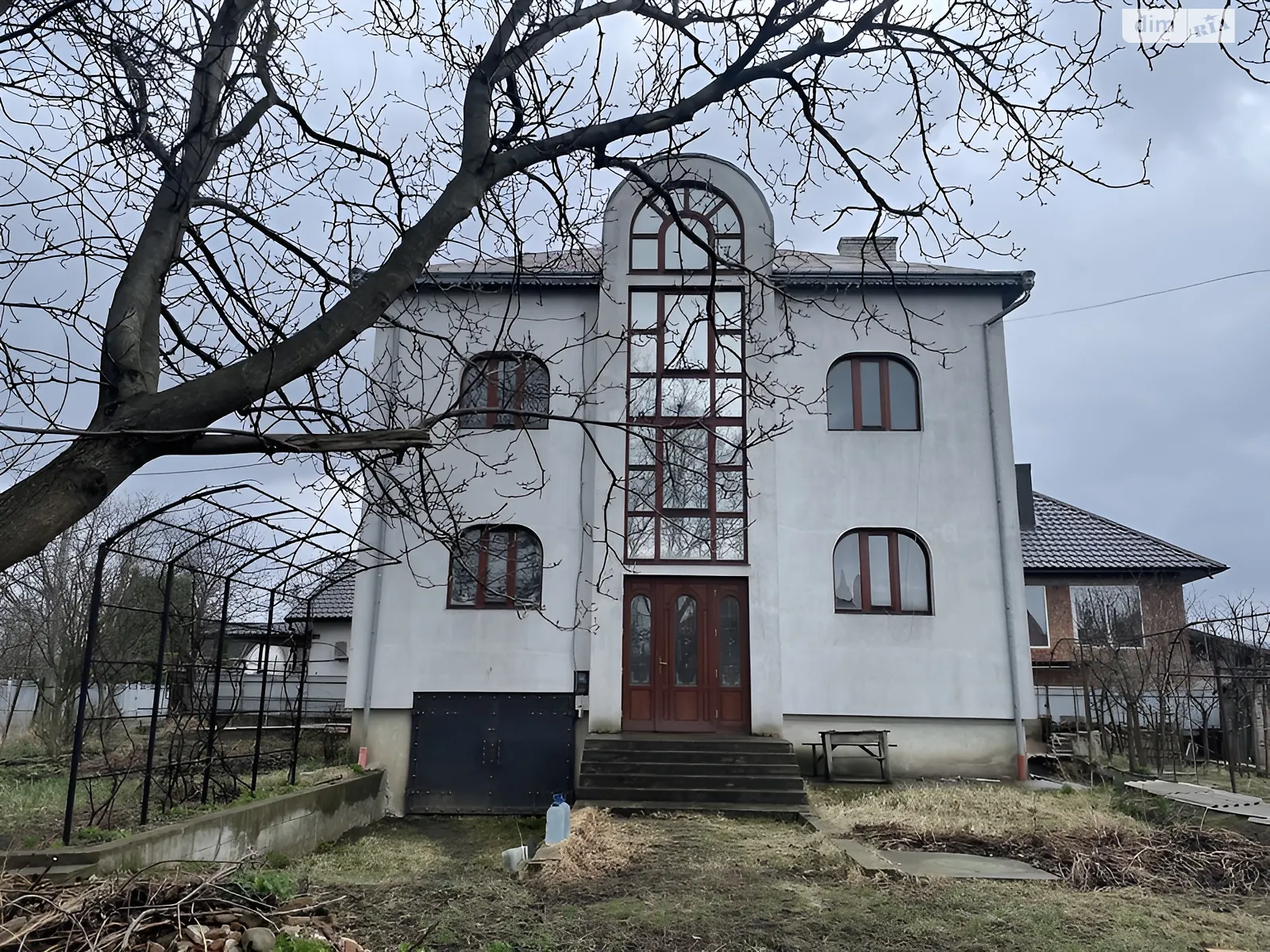Продается дом на 3 этажа 295.5 кв. м с подвалом, цена: 199000 $ - фото 1