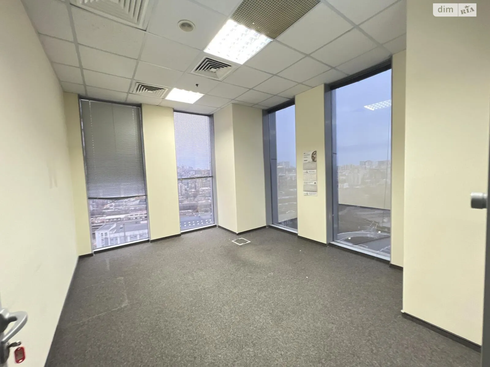 Сдается в аренду офис 538 кв. м в бизнес-центре, цена: 10200 $ - фото 1