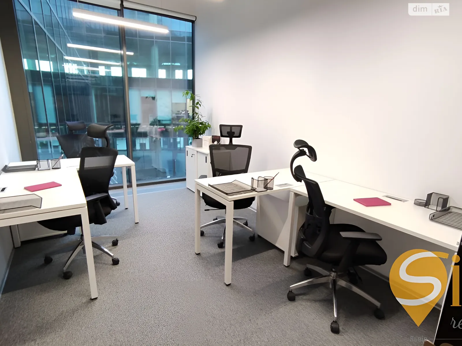 Сдается в аренду офис 13 кв. м в бизнес-центре, цена: 750 $ - фото 1