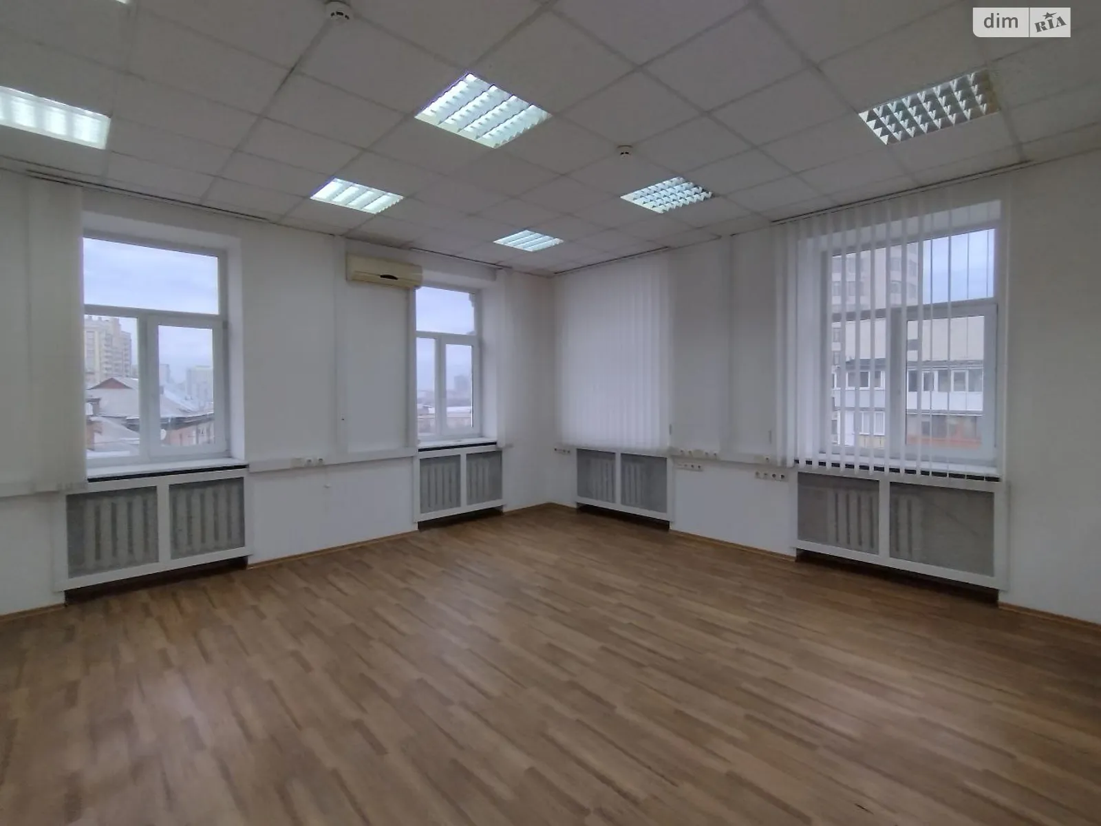Сдается в аренду офис 50 кв. м в бизнес-центре, цена: 17500 грн - фото 1