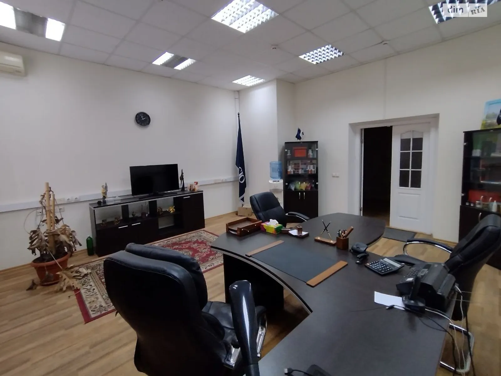Сдается в аренду офис 35 кв. м в бизнес-центре, цена: 12250 грн - фото 1