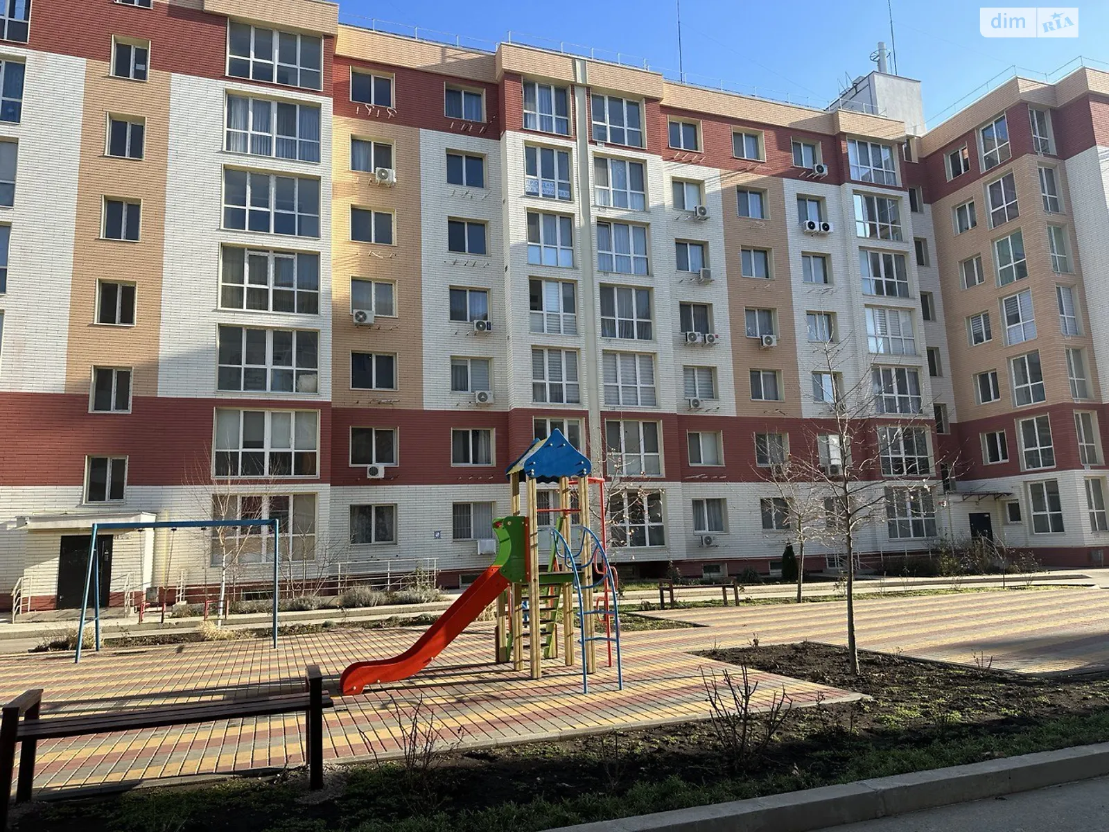 Продається 3-кімнатна квартира 78 кв. м у Лиманці, вул. Будівельна, 50Б - фото 1