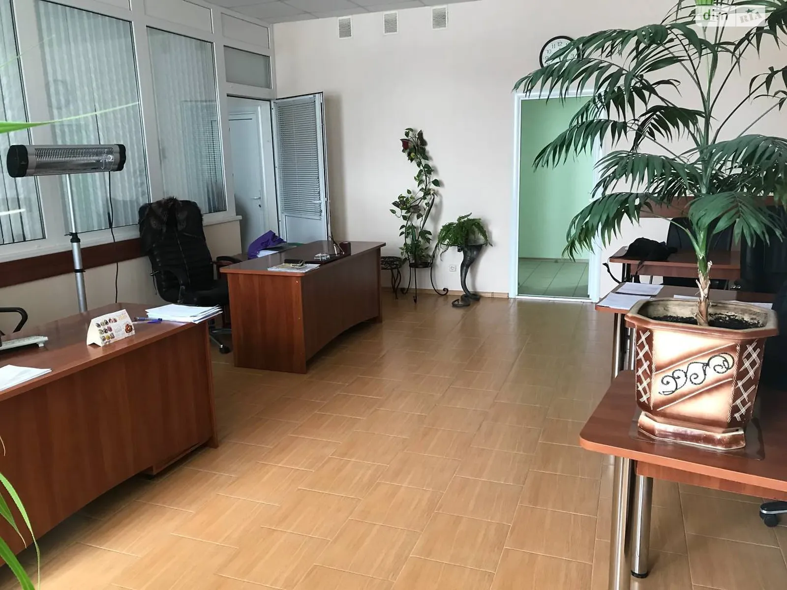 Сдается в аренду офис 127 кв. м в бизнес-центре, цена: 35000 грн - фото 1