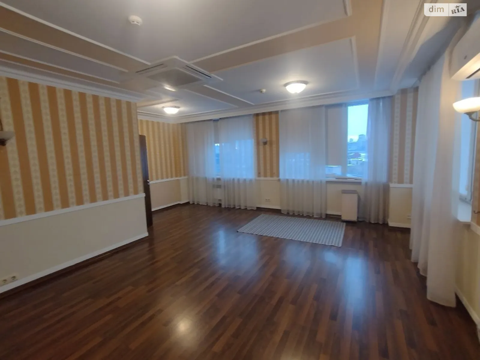 Сдается в аренду офис 305 кв. м в бизнес-центре, цена: 106750 грн - фото 1